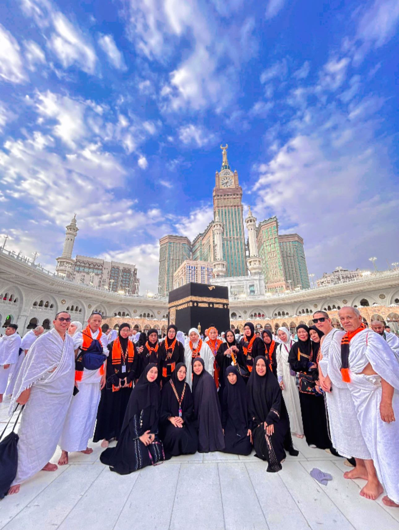 Pembagian perlengkapan umroh